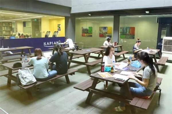 新加坡楷博高等教育学院市场营销管理大专颁发证书